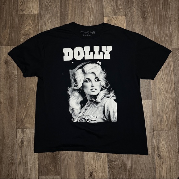 Dolly Tops - Dolly Parton Graphic Black and White Relaxed Tee
